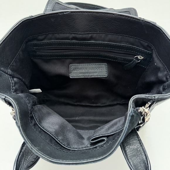 Audrey Brooke Black Leather Shoulder Bag - Picture 5 of 5